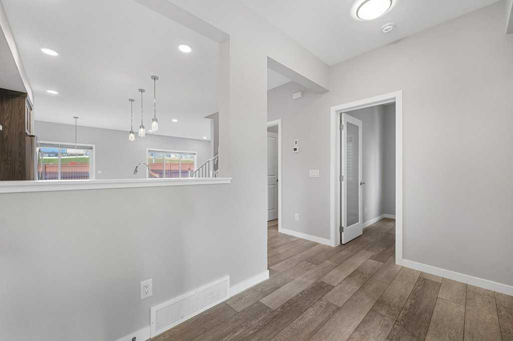 166 Carringsby Way NW