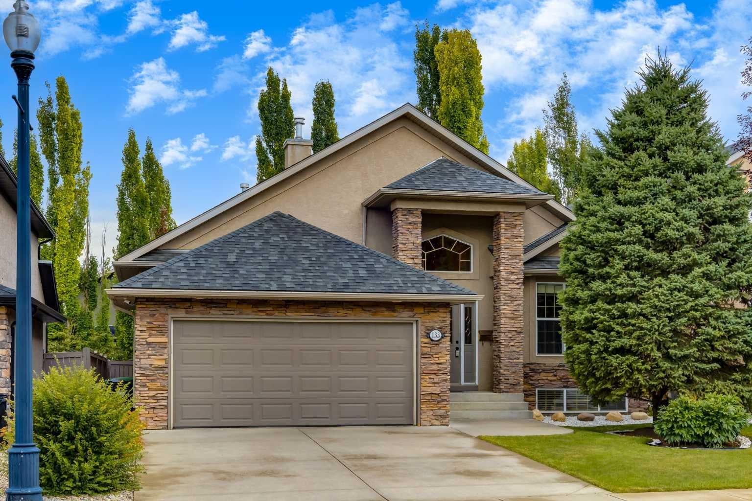 133 Strathlea Court SW