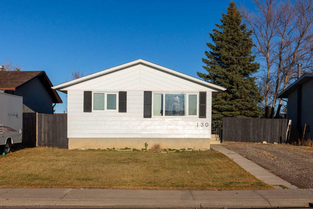 Photo of 130 Ryerson Road W, Lethbridge, AB T1K 4P1 (MLS # A2295550)