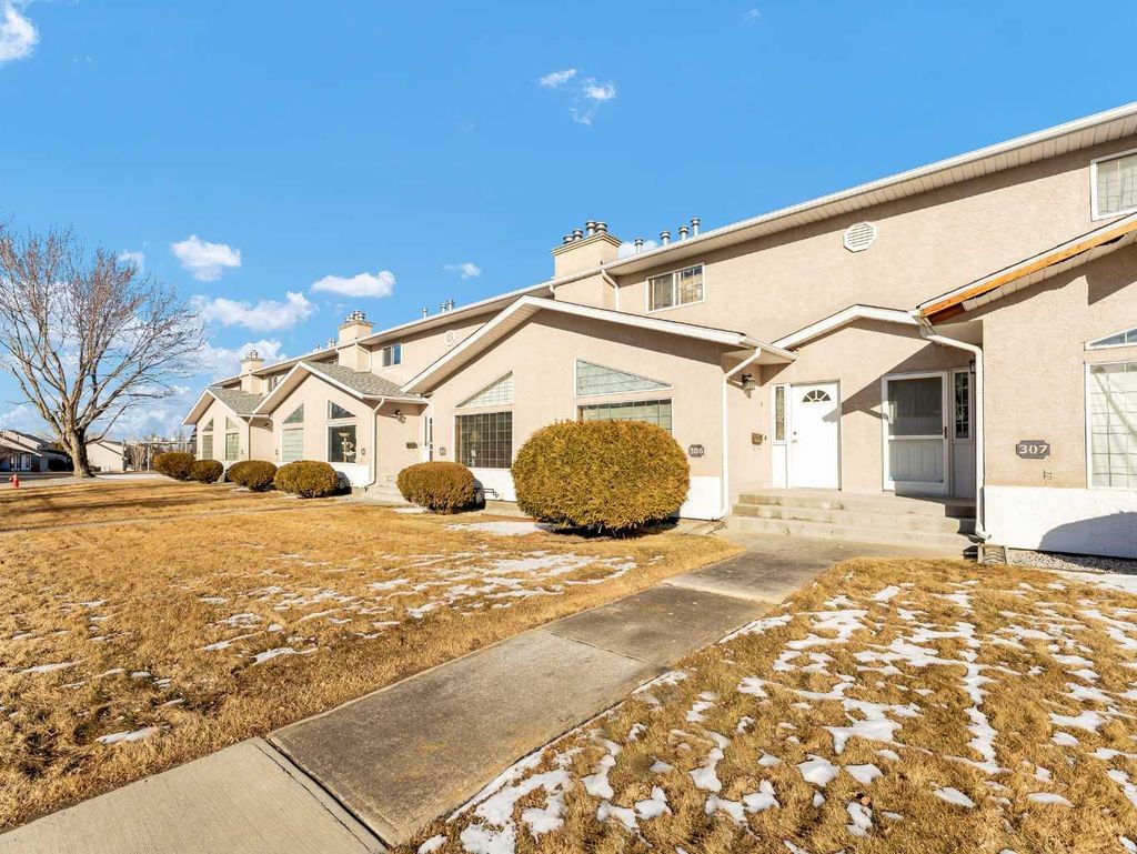 Photo of 165 South Ridge Drive SE #306, Medicine Hat, AB T1B 4H6 (MLS # A2292357)