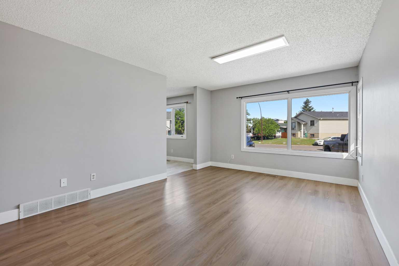 140 Aberfoyle Close NE