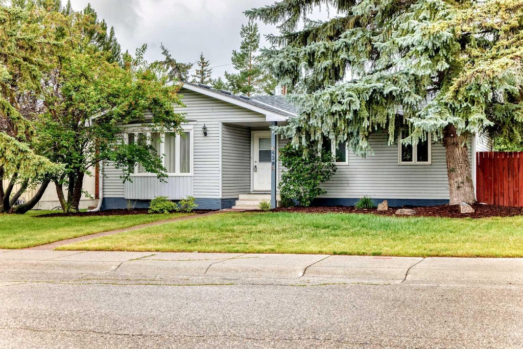 Photo of 439 Queen Charlotte Drive SE, Calgary, AB T2J 4H2 (MLS # A2337065)