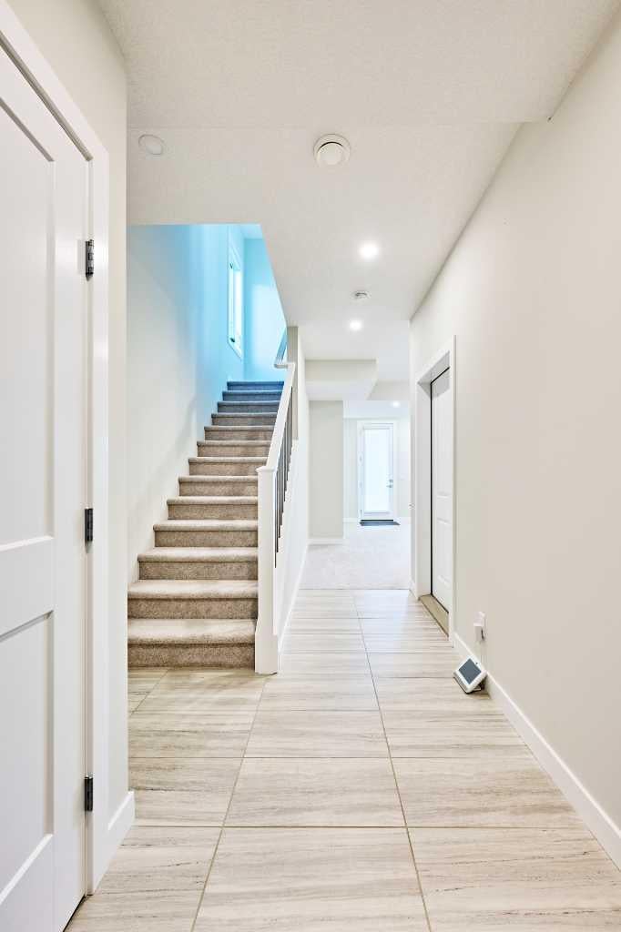 102 Crestridge Common SW