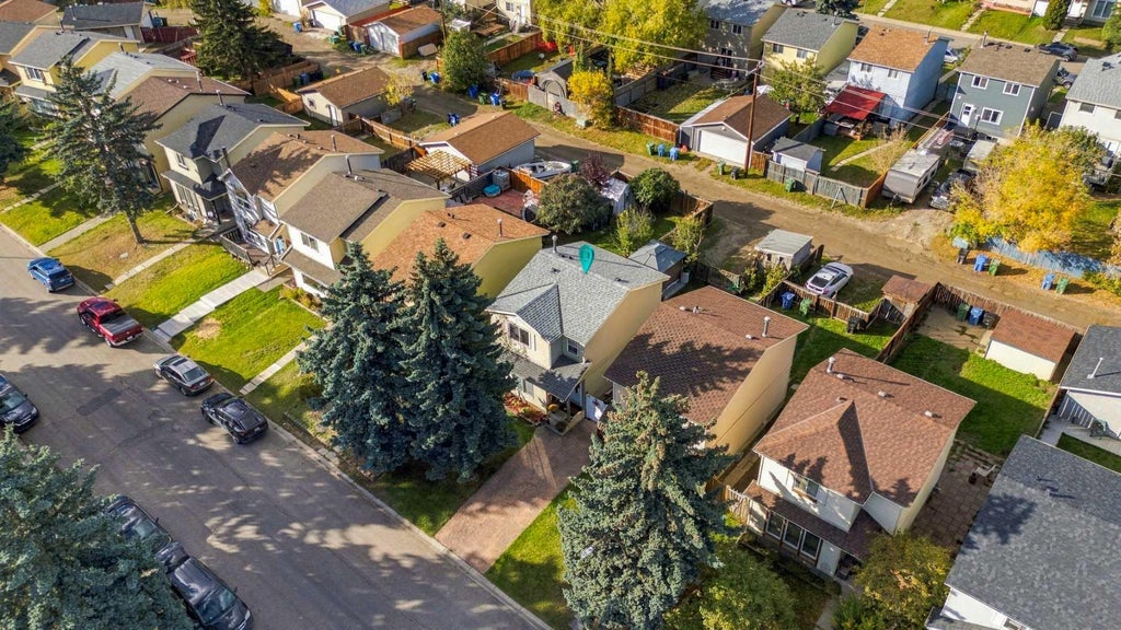Photo of 17 Erin Ridge Road SE, Calgary, AB T2B 2W2 (MLS # A2349817)