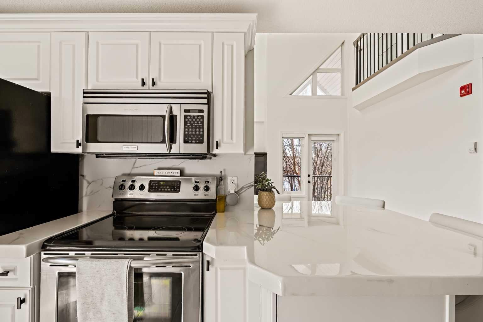1110 5 Avenue NW 305