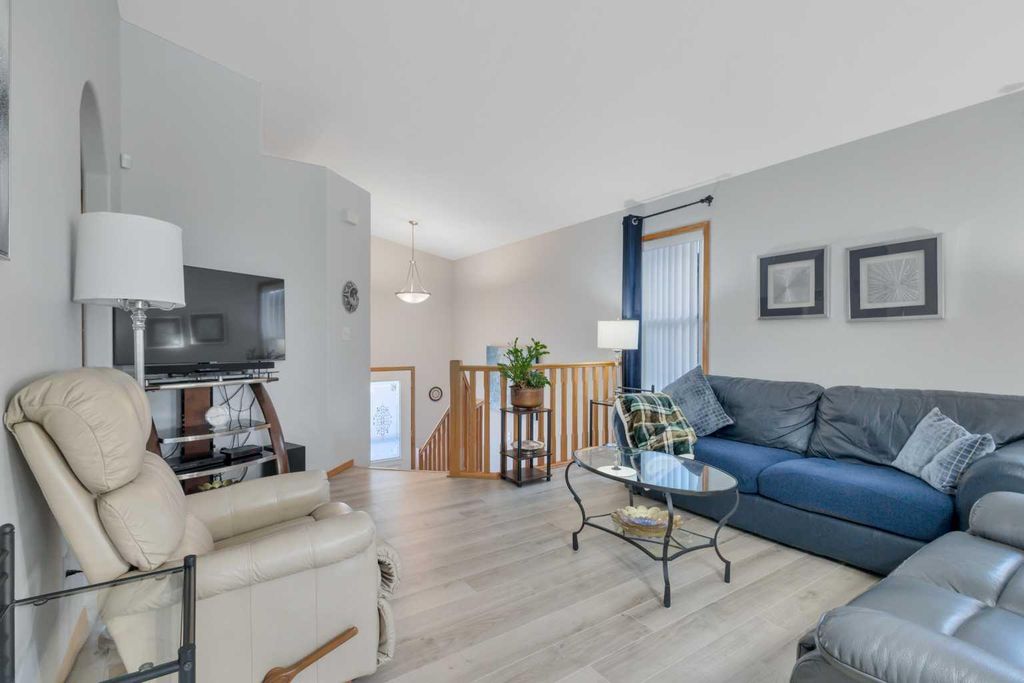 Photo of 44 Leonard Crescent, Red Deer, AB T4R 3B4 (MLS # A2300049)