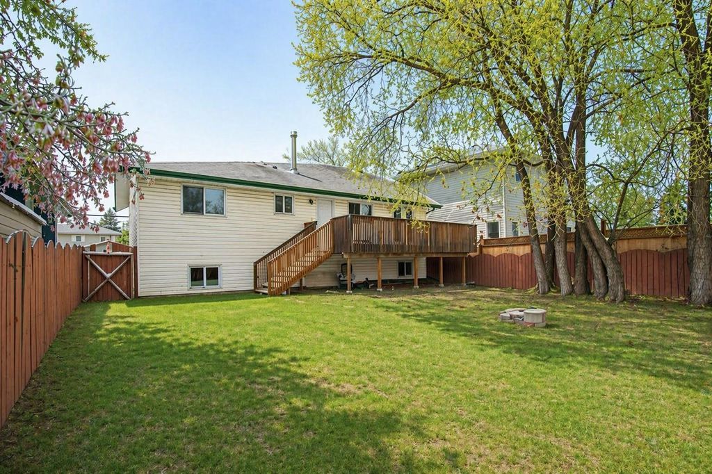 Photo of 4721 46 Street, Sylvan Lake, AB T4S 1N3 (MLS # A2297122)