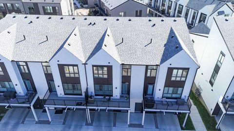 142 SOVEREIGN Common SW Calgary AB T3C 3Y3