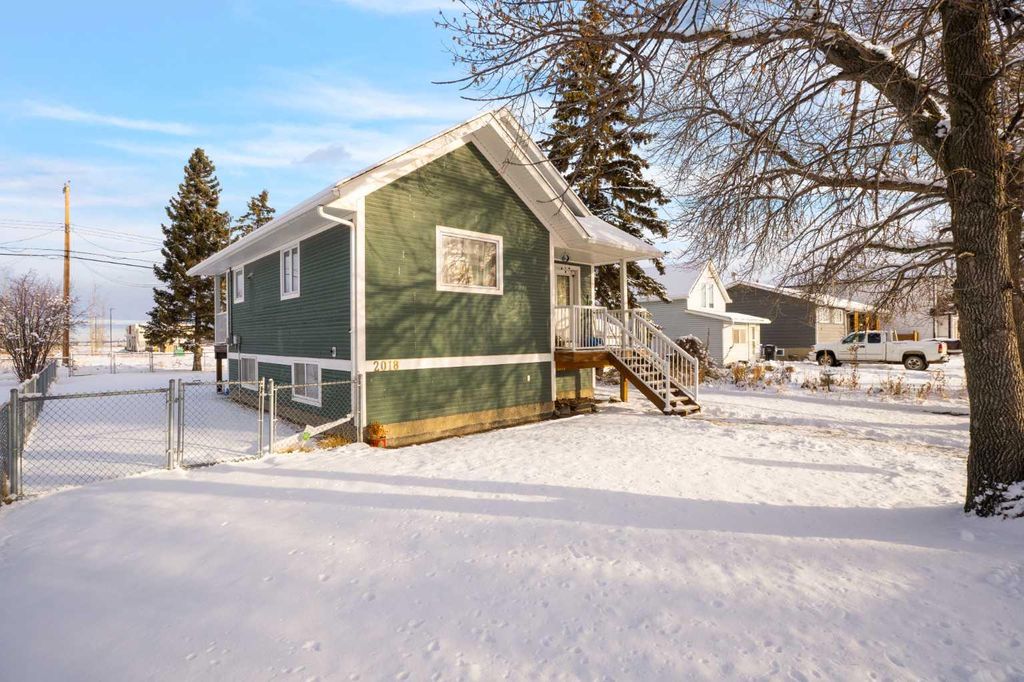 Photo of 2018 24 Avenue, Didsbury, AB T0M 0W0 (MLS # A2282500)