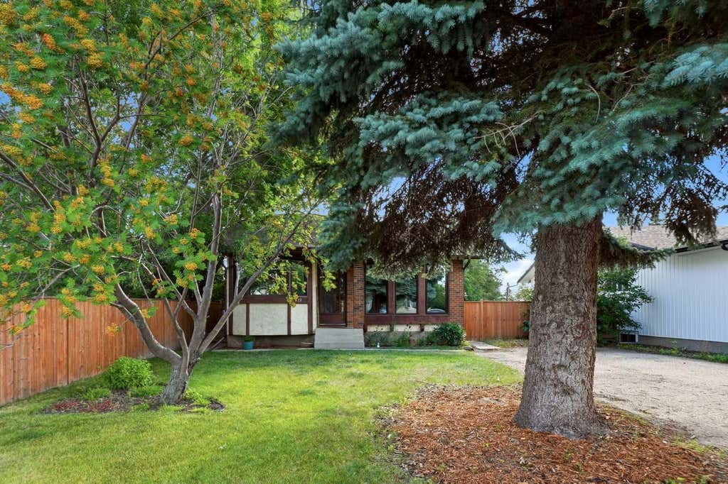 Photo of 13 Spruce Drive, Lacombe, AB T4L 1V2 (MLS # A2335199)