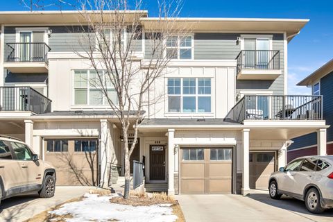468 Nolan Hill Drive NW Calgary AB T3R 0V4