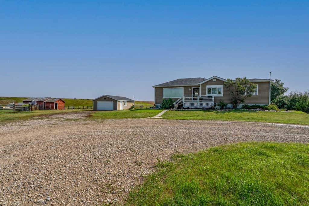 Photo of 283042 Township Road 164, Rural Willow Creek No. 26, M.D. of, AB T0L 1R0 (MLS # A2339568)
