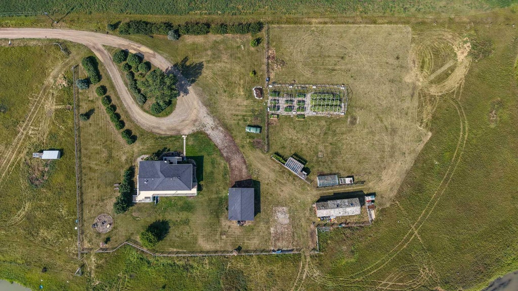 Photo of 283042 Township Road 164, Rural Willow Creek No. 26, M.D. of, AB T0L 1R0 (MLS # A2339568)