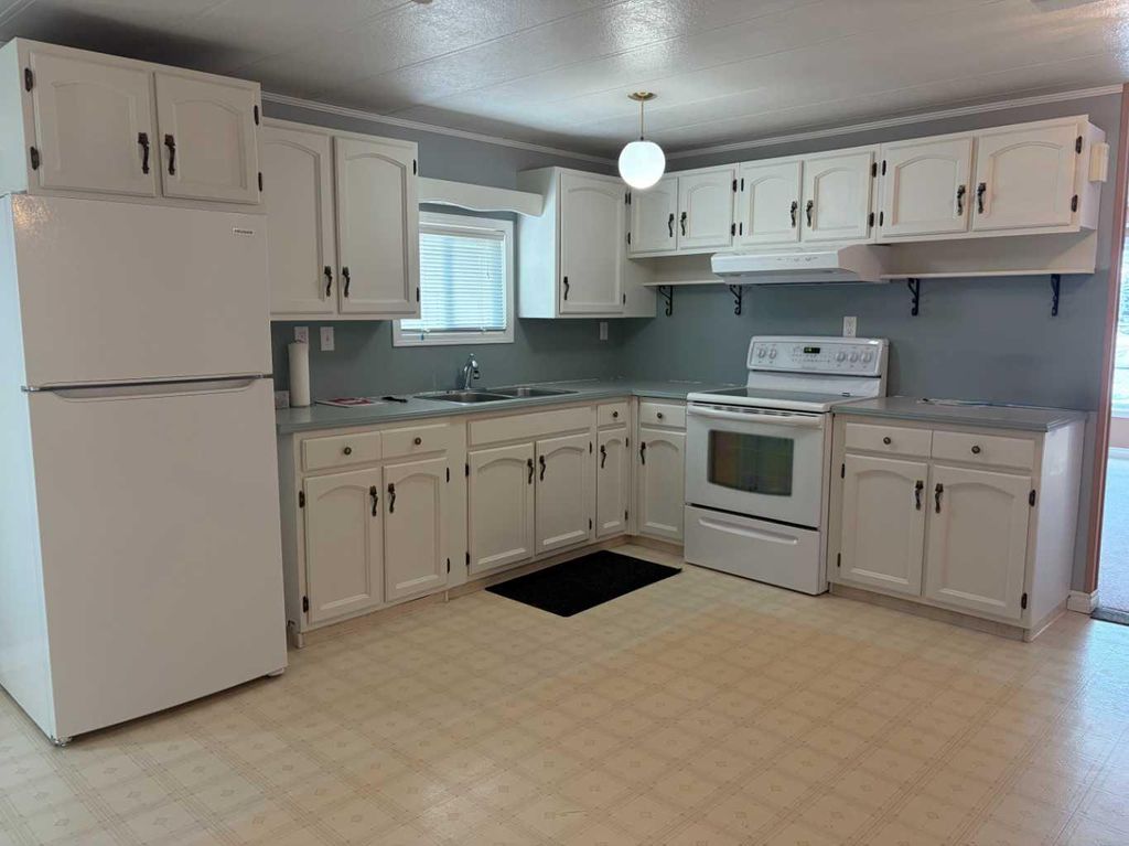 Photo of 2018 26 Avenue, Bowden, AB T0M 0K0 (MLS # A2292699)