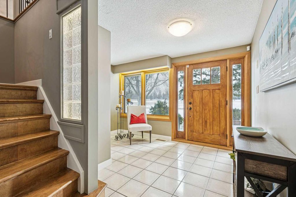 Photo of 8 Vardana Place NW, Calgary, AB T3A 0C5 (MLS # A2280305)