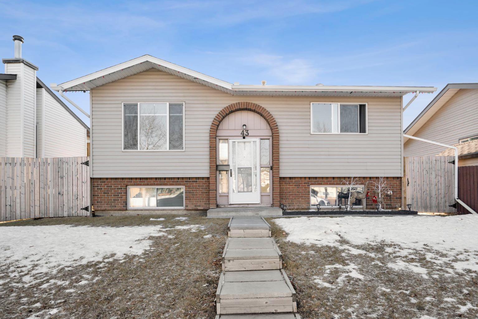 43 Applewood Drive SE