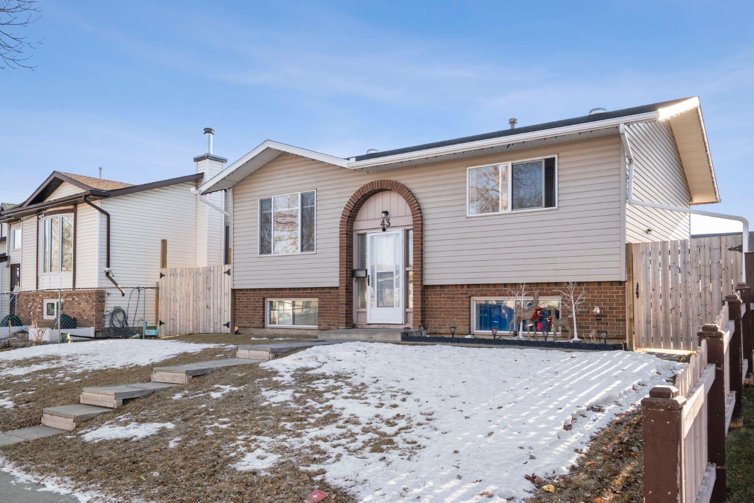 43 Applewood Drive SE