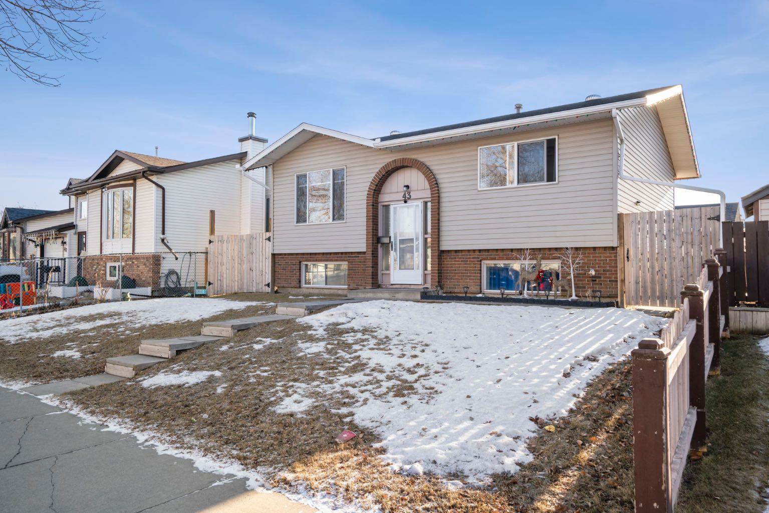 43 Applewood Drive SE