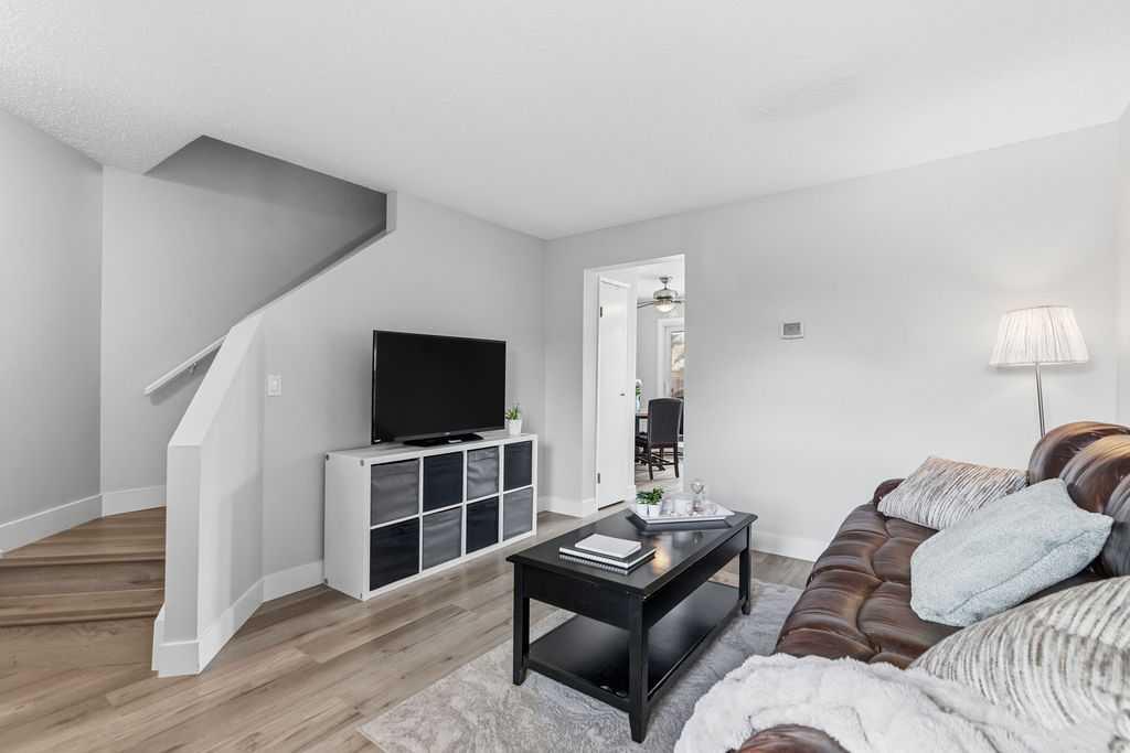 123 Queensland Drive SE 102