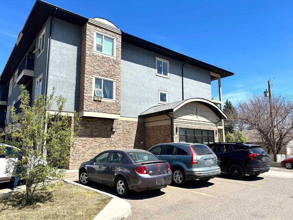 Photo of 330 2 Street W #17, Brooks, AB T1R 0E9 (MLS # A2310321)