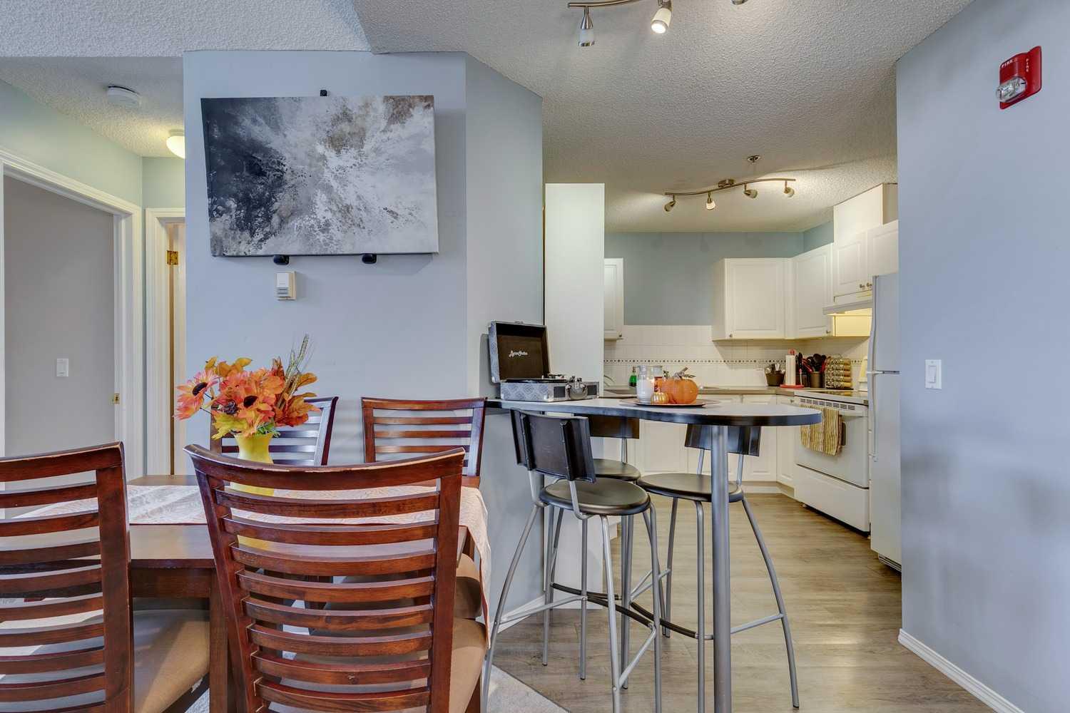 7 Harvest Gold Manor NE 305