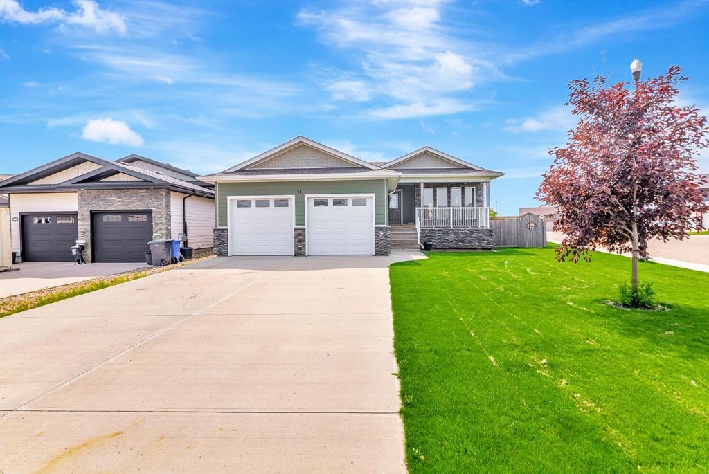 Photo of 2715 73 Avenue #41, Lloydminster, AB T9V 2V8 (MLS # A2331913)