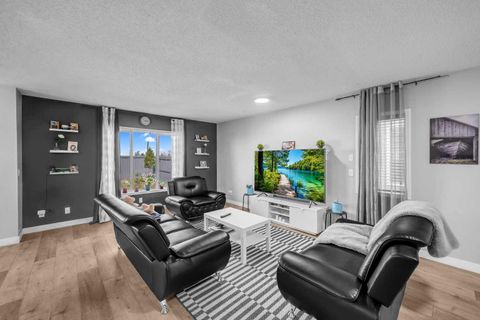 233 Saddlecrest Way NE Calgary AB T3J 5N2