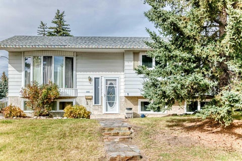 Photo of 6803 Dalmeny Gate NW, Calgary, AB T3A 1T5 (MLS # A2351418)