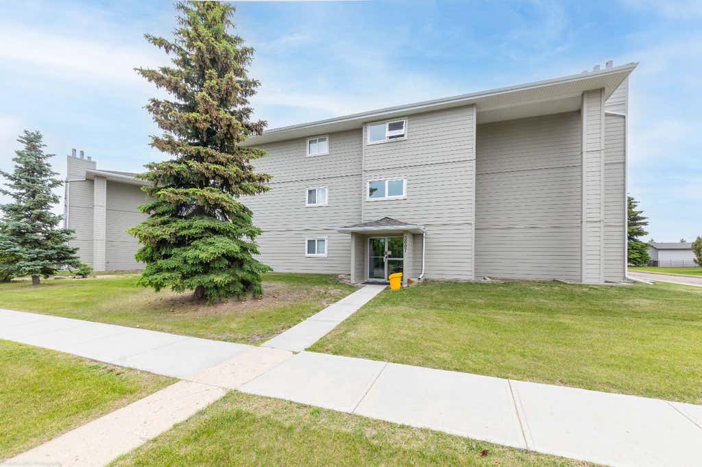 Photo of 3007 57A Avenue #309, Lloydminster, AB T9V 1W5 (MLS # A2324814)
