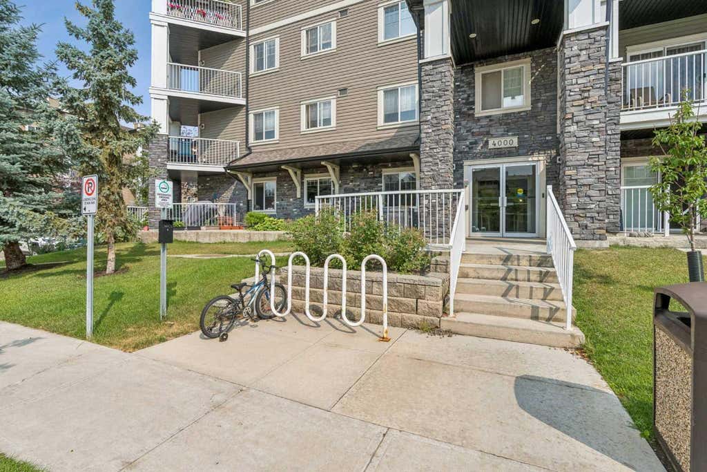 Photo of 115 Prestwick Villas SE #4410, Calgary, AB T2Z 0M8 (MLS # A2335124)