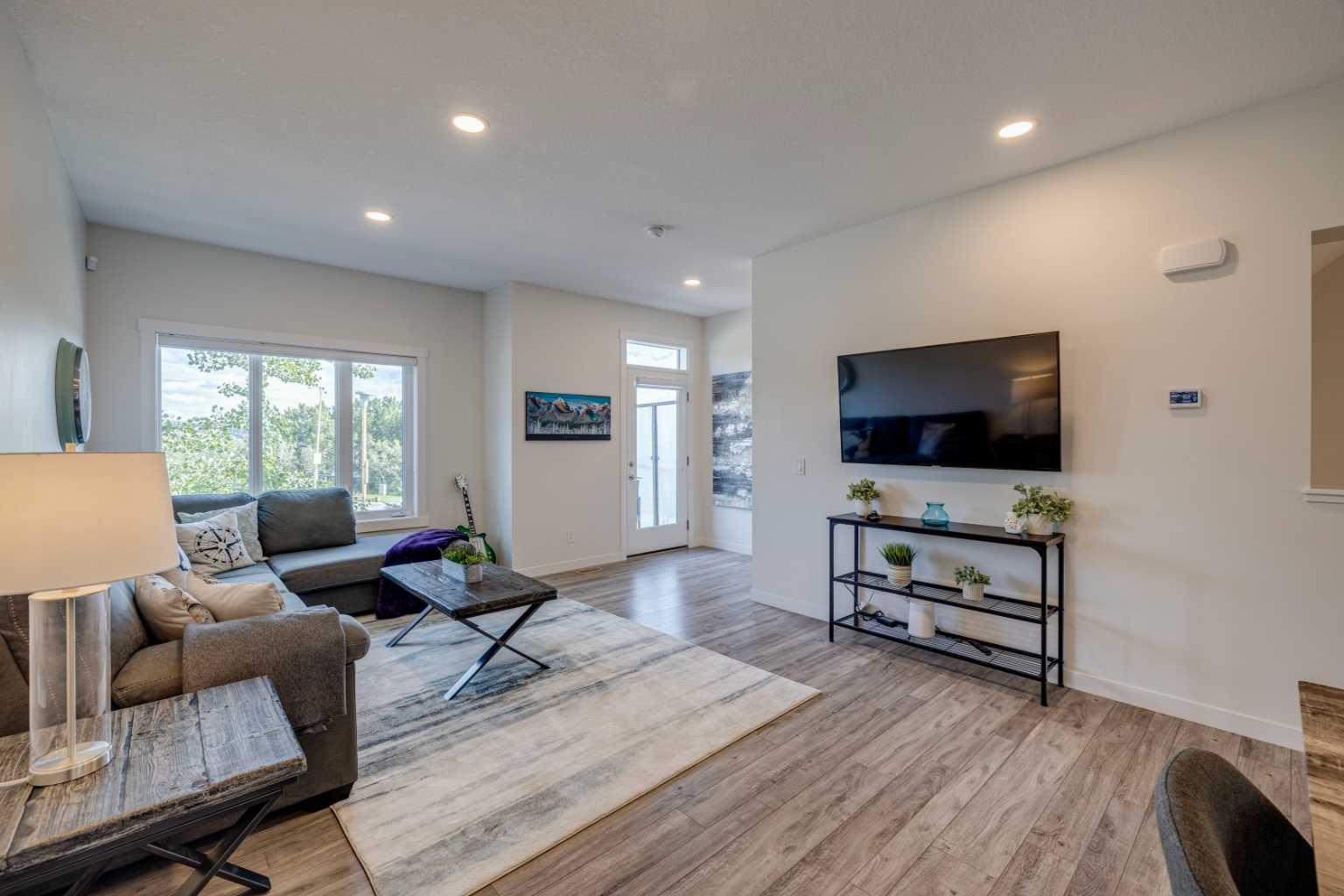 614 Greenbriar Common NW