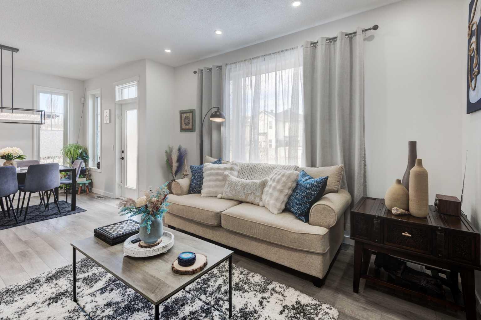 52 Bridlemeadows Common SW