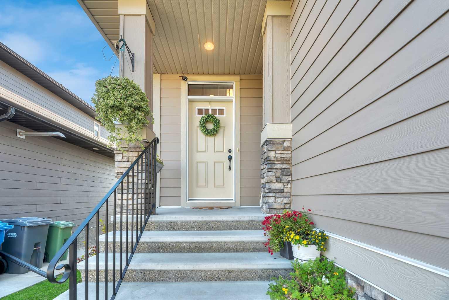 21 Ranchers Crescent