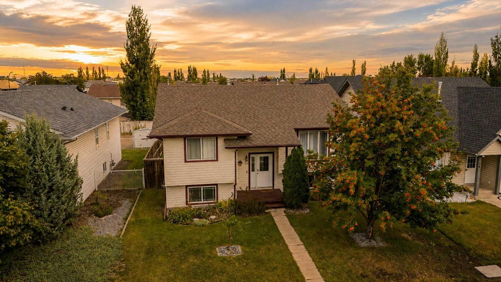 Photo of 30 Kirkland Close, Red Deer, AB T4P 4A3 (MLS # A2342857)