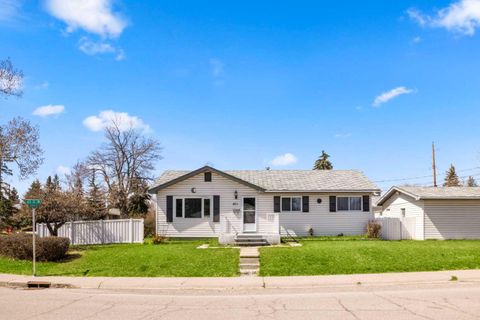 Photo of 4711 43 Street SW, Calgary, AB T3E 3P9 (MLS # A2301919)