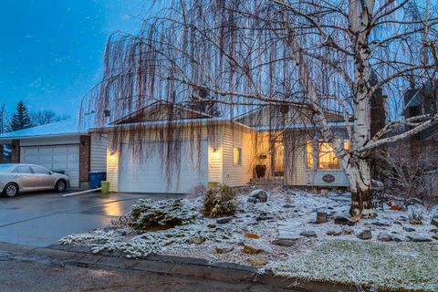 Photo of 8 DEERWOOD Road SE, Calgary, AB T2J 6E1 (MLS # A2301747)