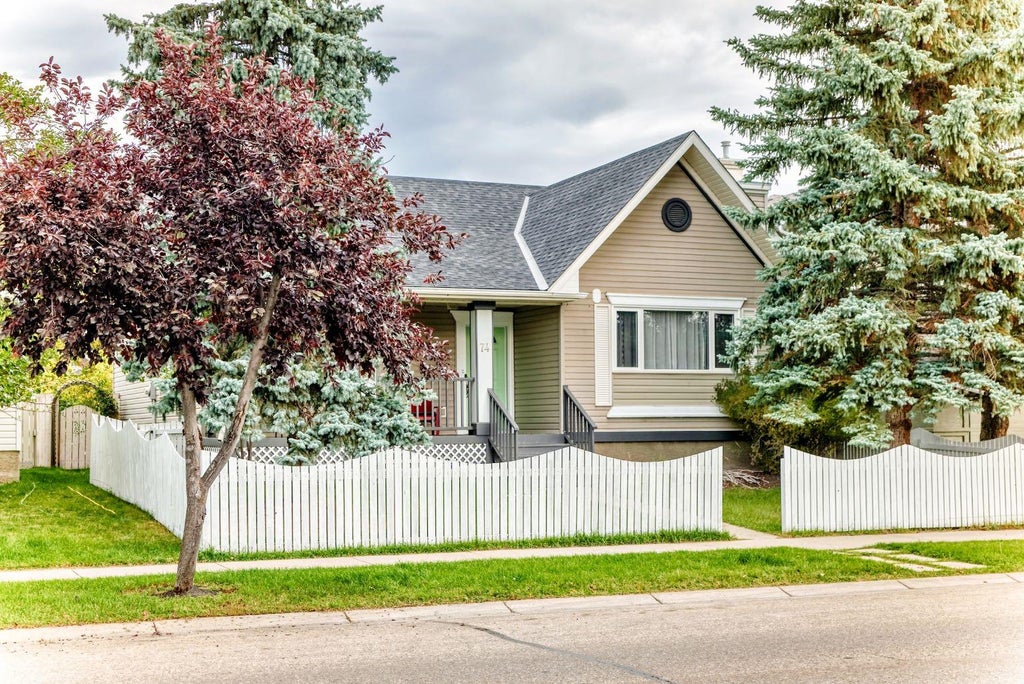 Photo of 74 Cimarron Drive, Okotoks, AB T1S 1R9 (MLS # A2347983)