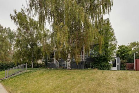 2121 26 Avenue SW 6 Calgary AB T2T 1E7