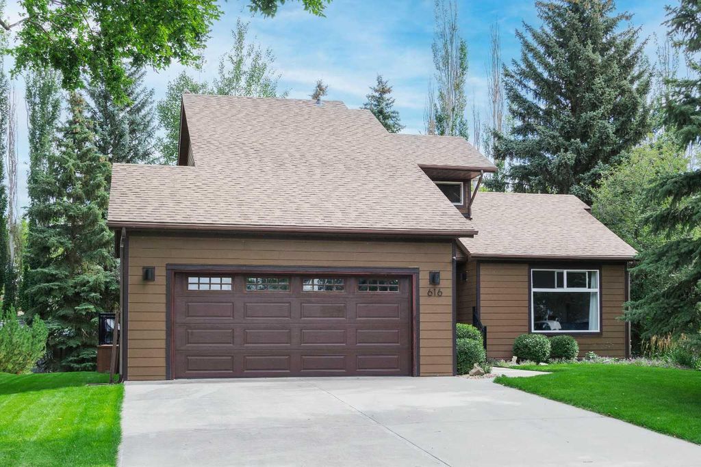 Photo of 616 Memorial Avenue, Vulcan, AB T0L 2B0 (MLS # A2310501)