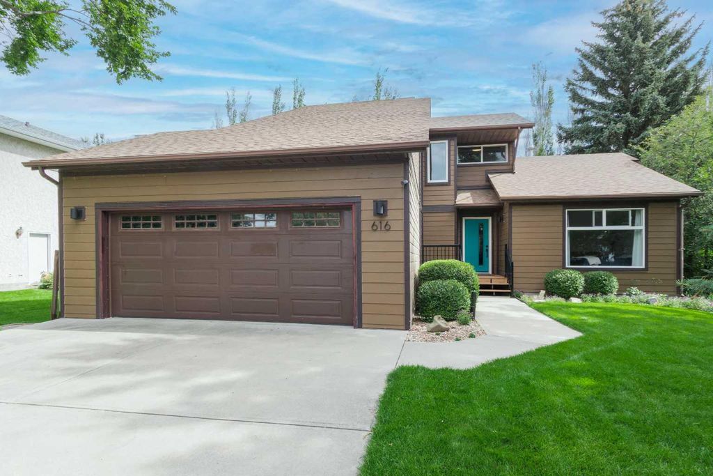 Photo of 616 Memorial Avenue, Vulcan, AB T0L 2B0 (MLS # A2310501)