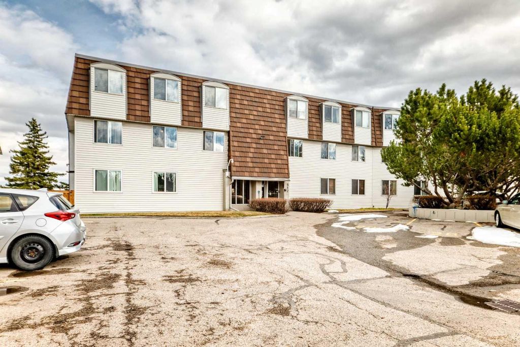 Photo of 512 Cedar Crescent SW #201, Calgary, AB T3C 2Y8 (MLS # A2289140)