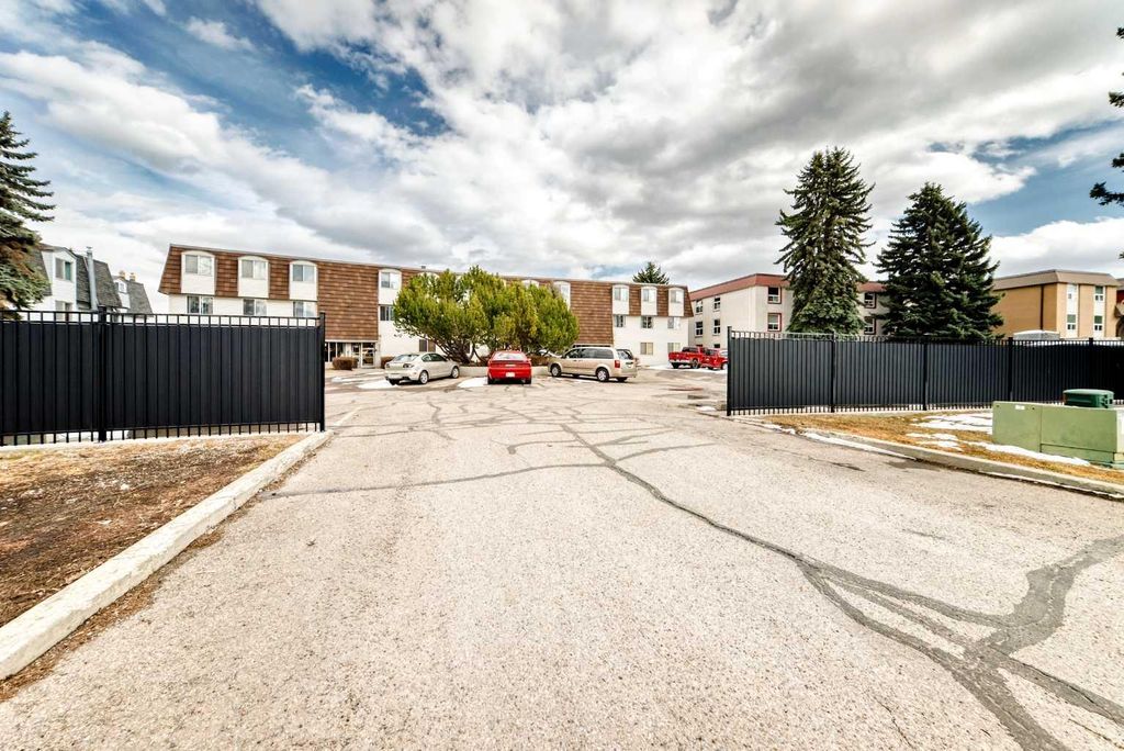 Photo of 512 Cedar Crescent SW #201, Calgary, AB T3C 2Y8 (MLS # A2289140)