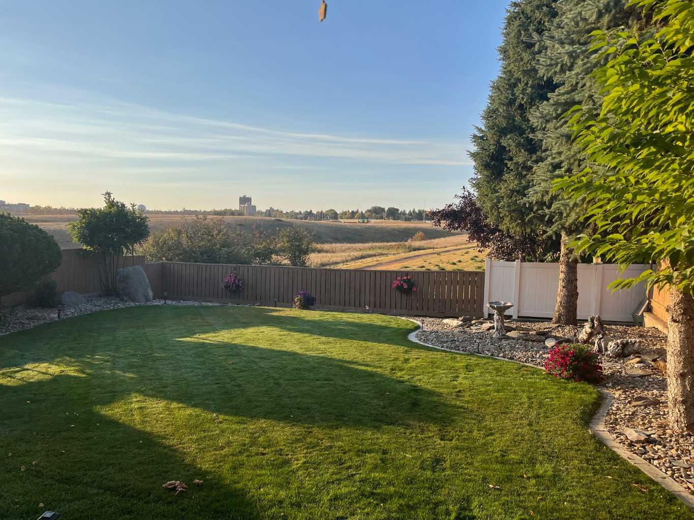 97 Ridgewood Crescent W