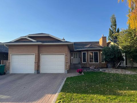 97 Ridgewood Crescent W Lethbridge AB T1K 6C9