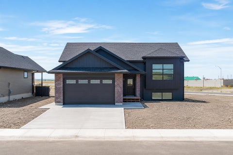 Photo of 902 Willow Lane, Fort Macleod, AB T0L 0Z0 (MLS # A2346924)