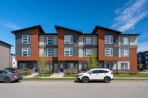 Photo of 76 Skyview Link NE, Calgary, AB T3N 1N6 (MLS # A2309464)