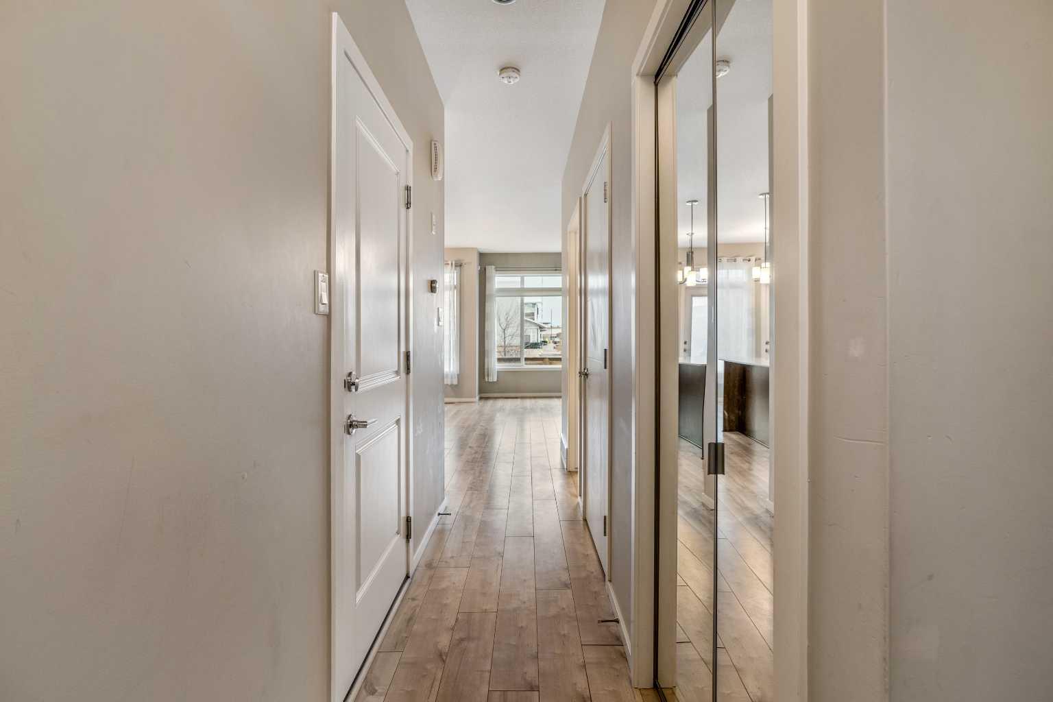 414 Highlands Boulevard W 4