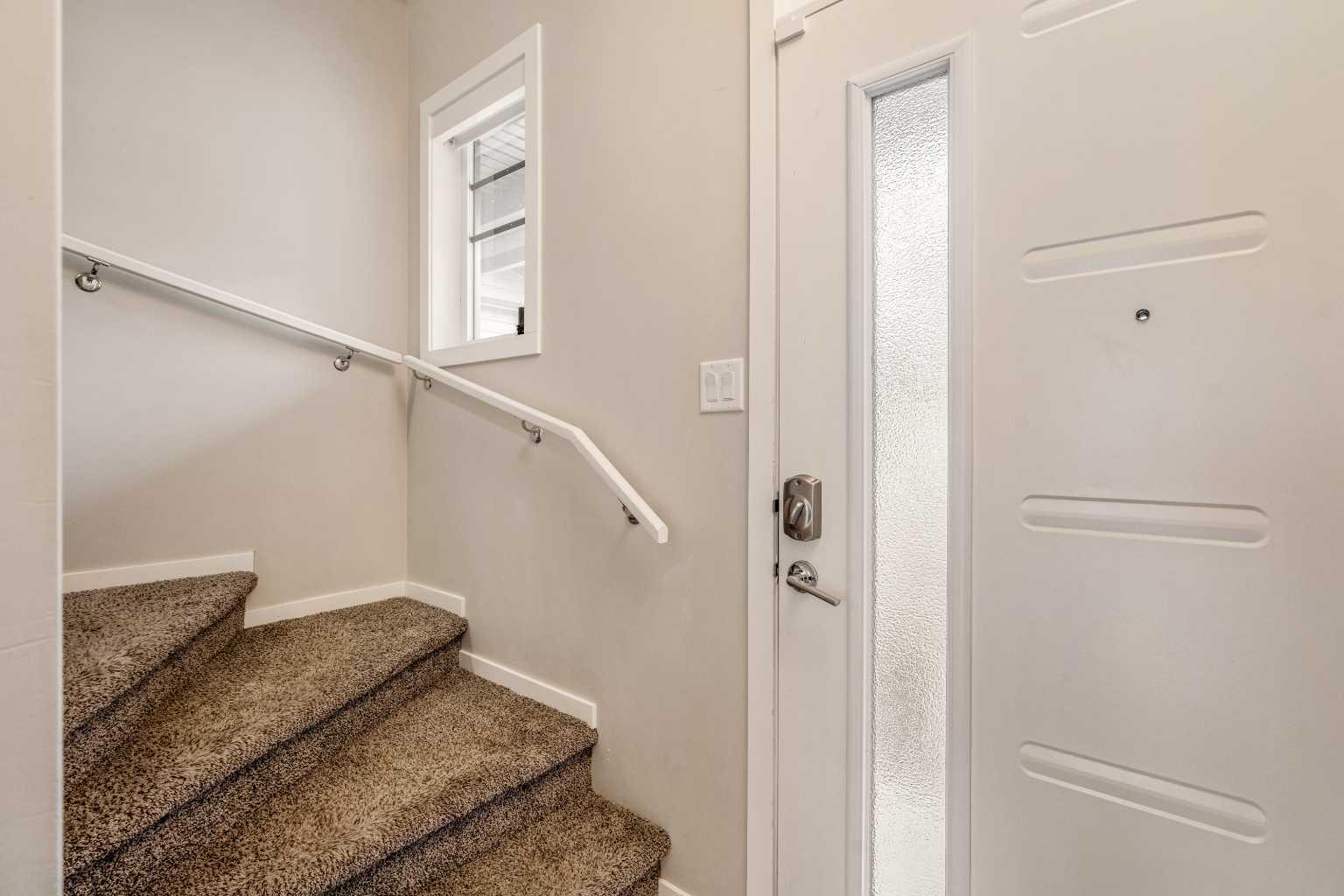 414 Highlands Boulevard W 4