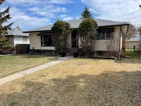 Photo of 3405 52 Avenue, Red Deer, AB T4N 4J3 (MLS # A2305892)