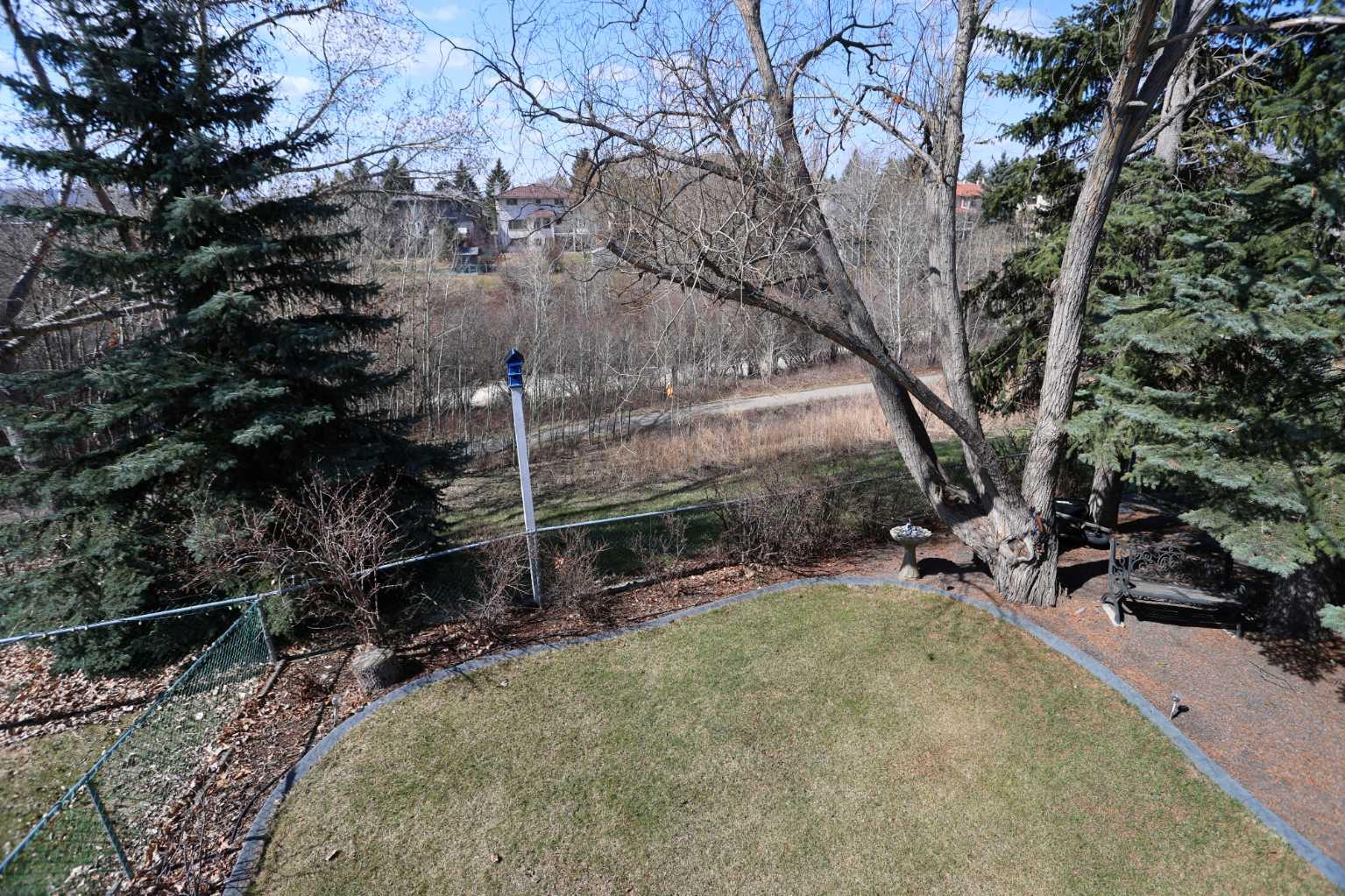 75 Scenic Glen Crescent NW